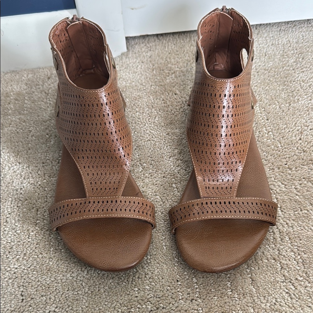 Corkys Brown Gladiator Sandals with Woven Texture NEVER WORN NEW